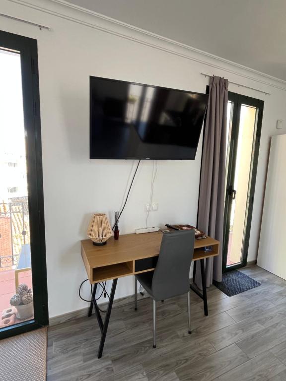 Estepona Old Town Penthouse Studio, 2 Min to Beach - 2
