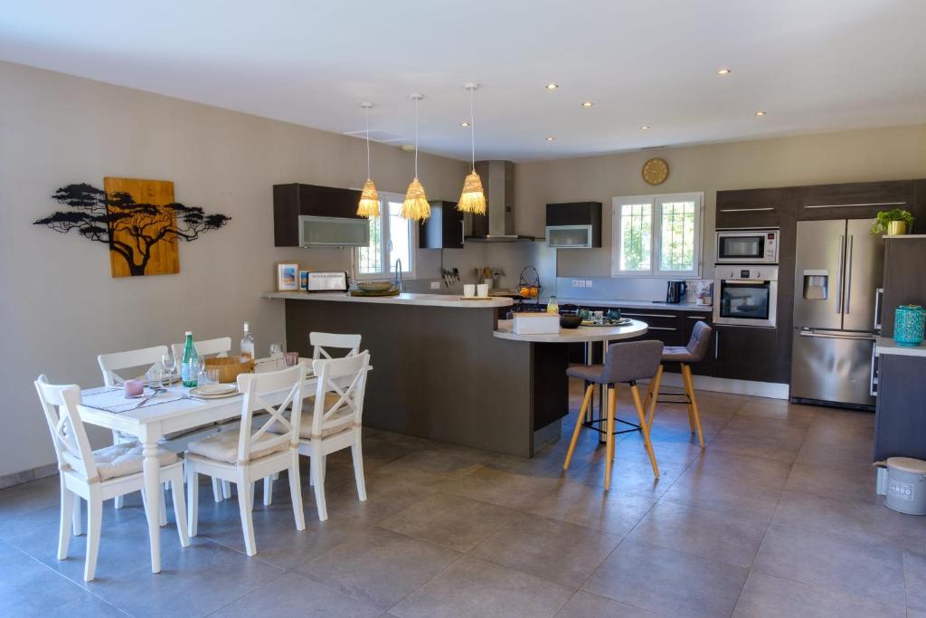 Villa in Les Issambres with swimming pool sleeps 10 - 3