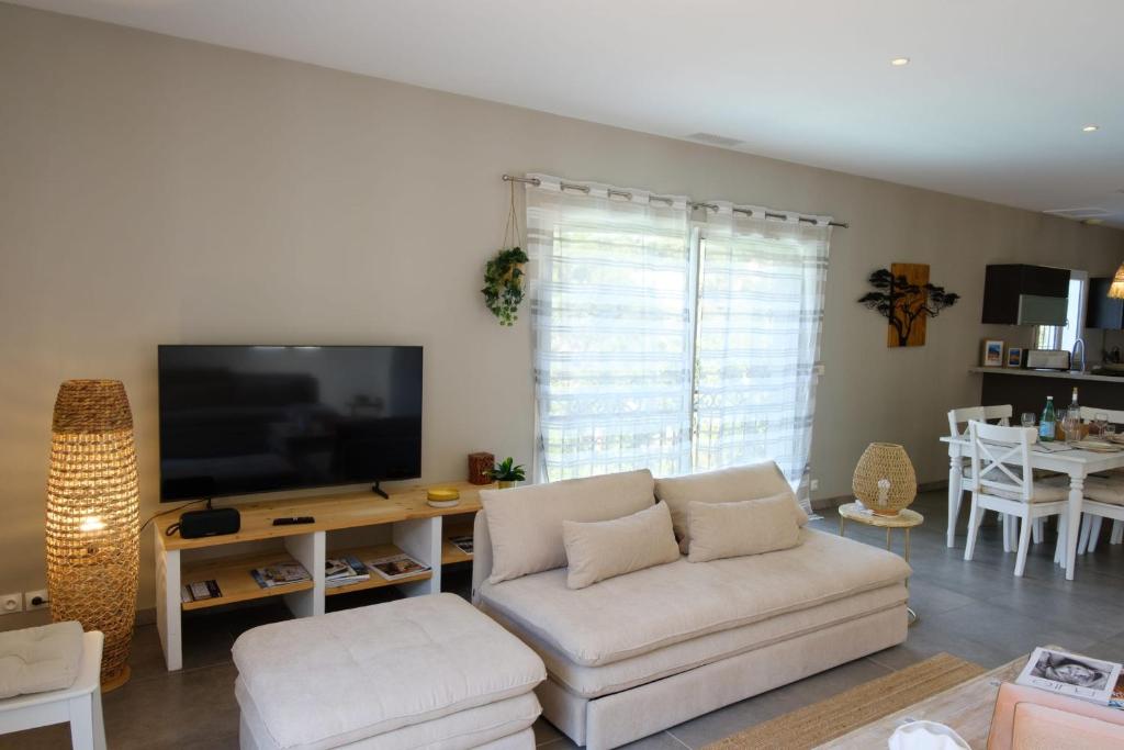 Villa in Les Issambres with swimming pool sleeps 10 - 2