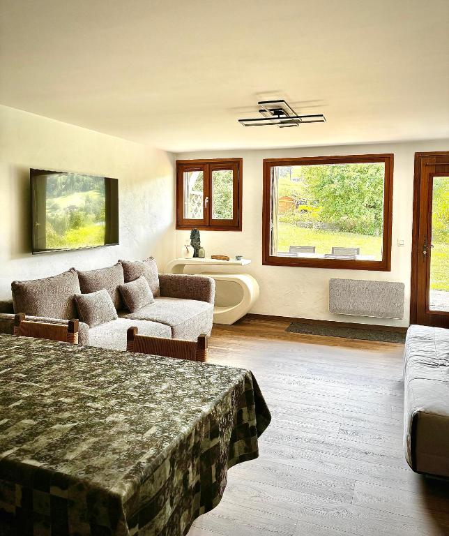 Pieds des pistes & jardin avec vue MontBlanc - terrasse rez de jardin, wifi, parking privé, linge de lit, cuisine équipée - 1 à 4 pers - 5