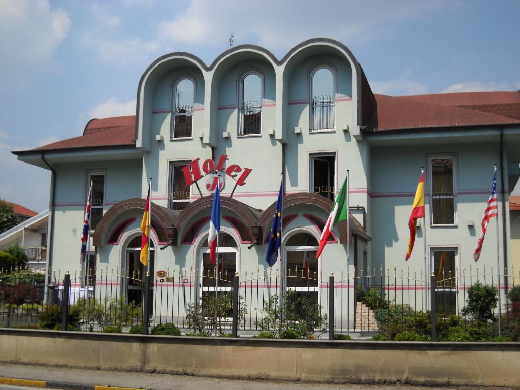 J Hotel — Hotel in Orbassano