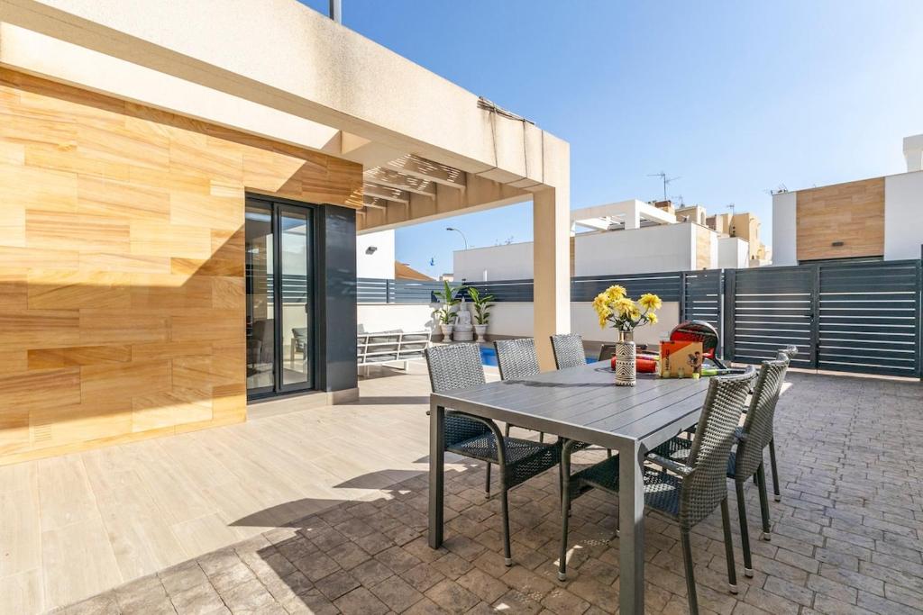 Luxury Villa with Large Terraces and Pool - 5