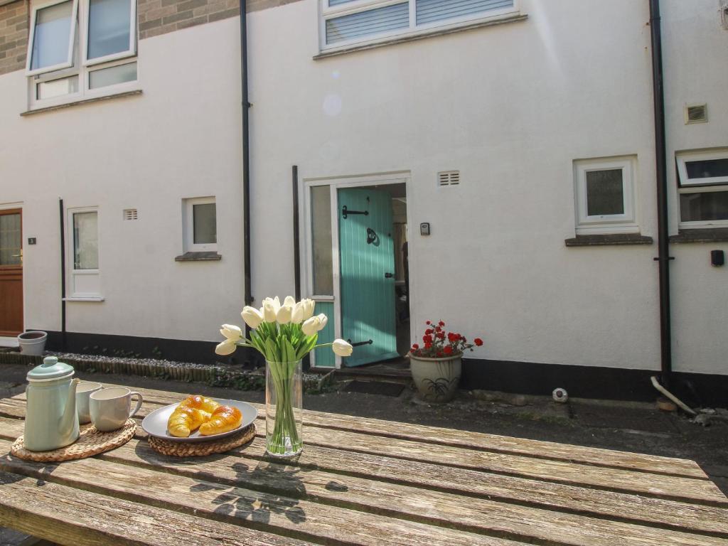 4 Thornlea Mews, Hope Cove - pet-friendly stay