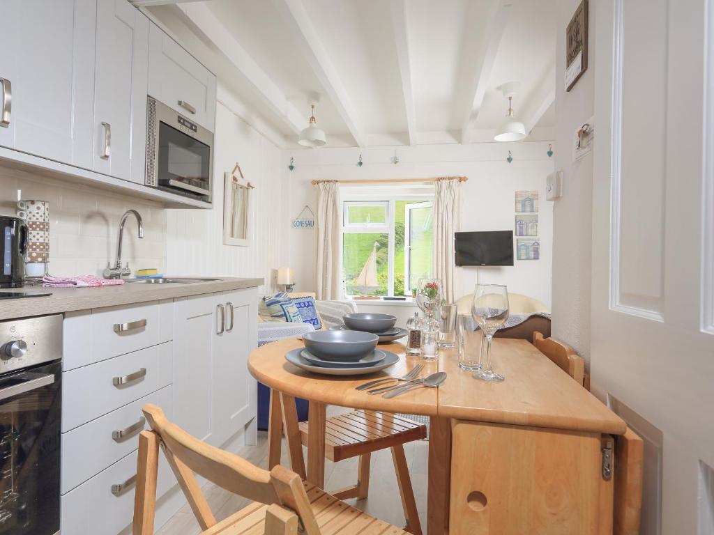 4 Thornlea Mews, Hope Cove photo 3