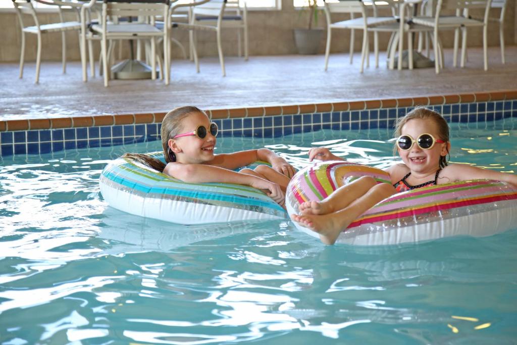 AmericInn by Wyndham Sioux Falls photo
