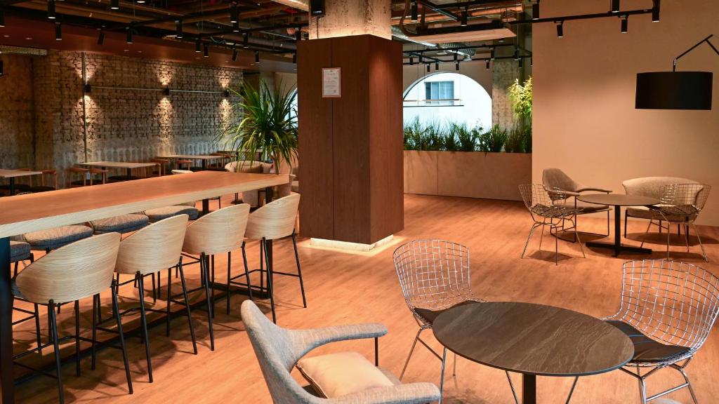 Shared lounge/TV area