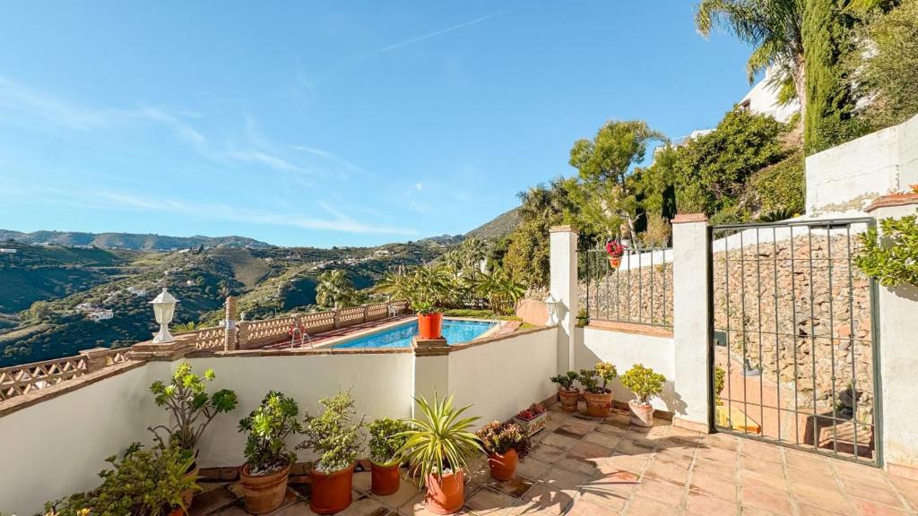 Las Huertas 12, Modern 2 bed Apartment with pool - 3