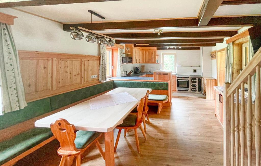 3 Bedroom Amazing Apartment In Aich - 4