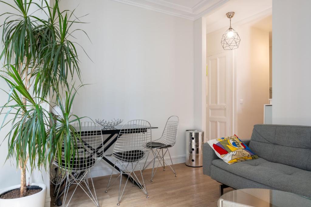 Charming and Bright 1BDR Near the Marais - 4