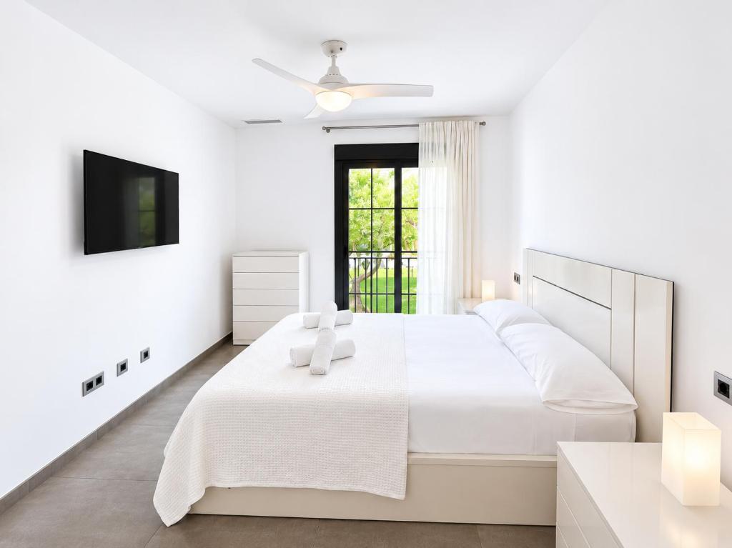 Spacious Family Townhouse in Cancelada, Near Golf Courses and the Beach - 5