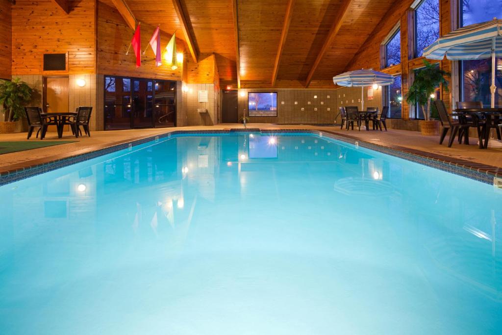 AmericInn by Wyndham Douglas/Saugatuck photo