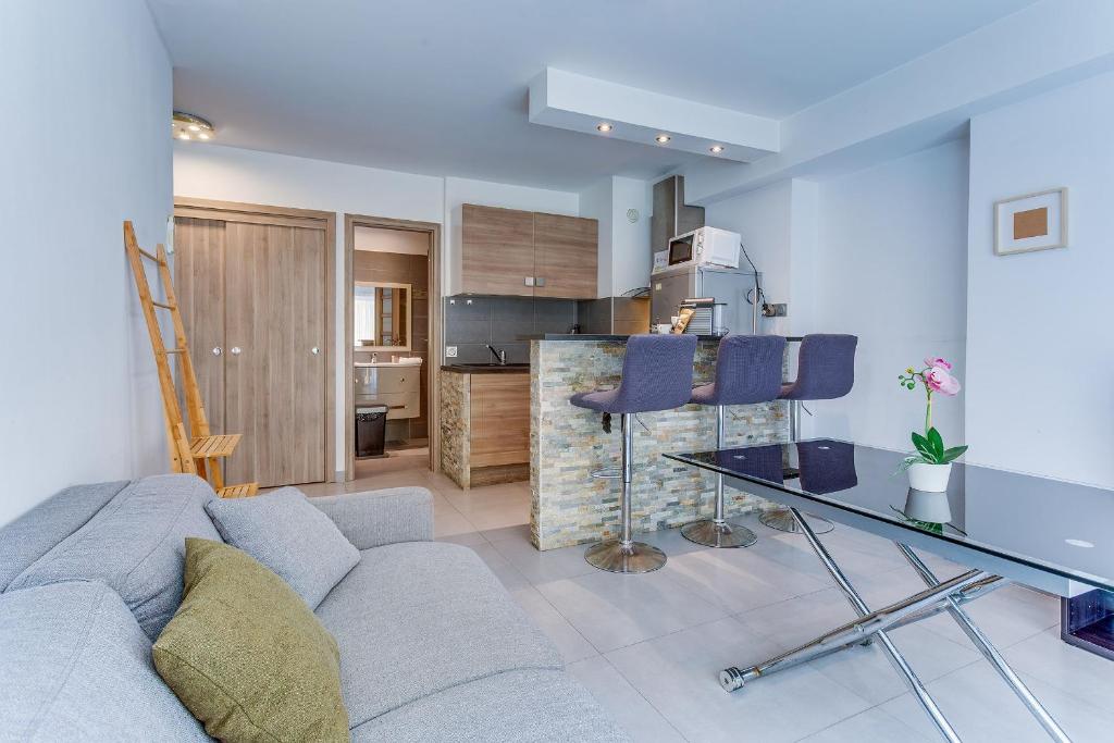 SUEDE 2 AP4208 By Riviera Holiday Homes - 4