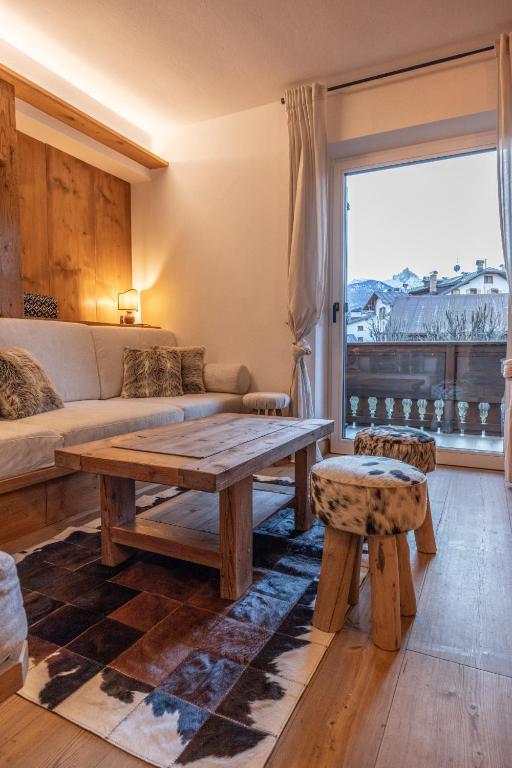 Casa Ampezzo, in the town center with balcony and parking area - 1