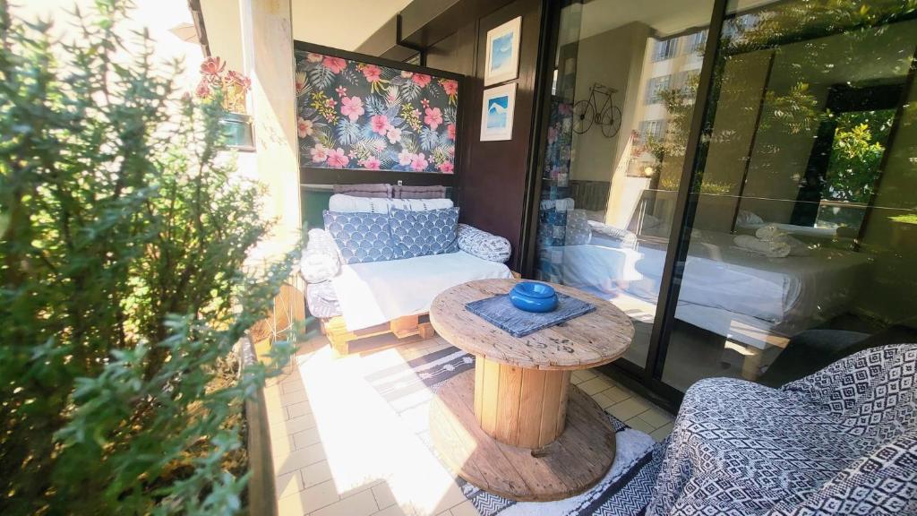 WeHost BARETY - Blooming Balcony Retreat - Central 3-4prs - 3