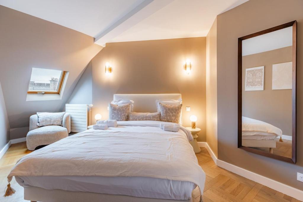 Grand appartement design sous les toits, Paris 16e - 3