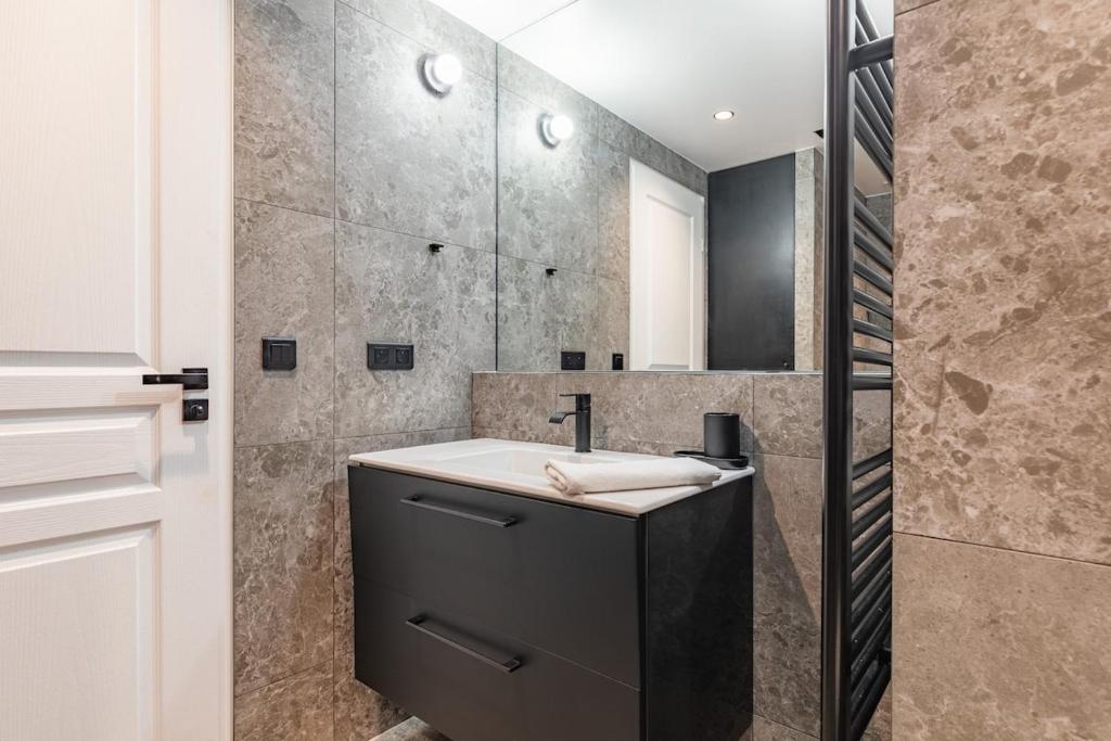 Elegant bright and air-conditioned 2 Bedroom apartment in Bastille - 5