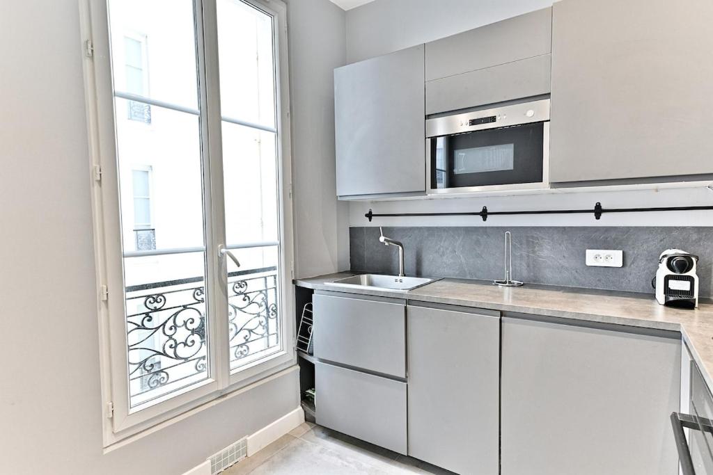 Spacious 4 bedrooms - Paris 11th with style - 5