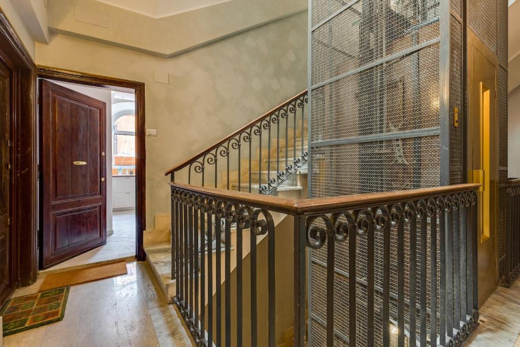 Two steps from Colosseo 2 bathrooms 2 bedrooms - 1