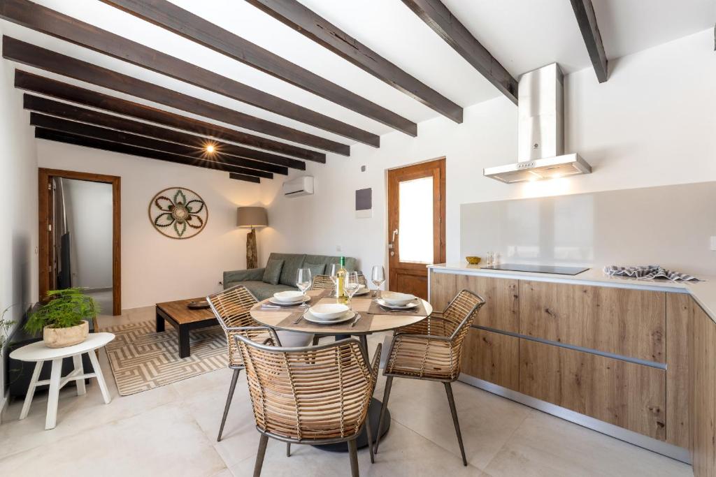 Roseta 1 by Escape Home - 4