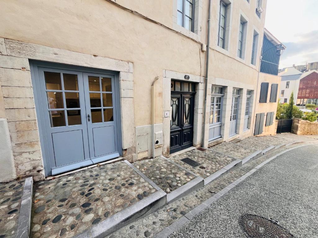 Espace neuf ouvert sur la cité historique - 4