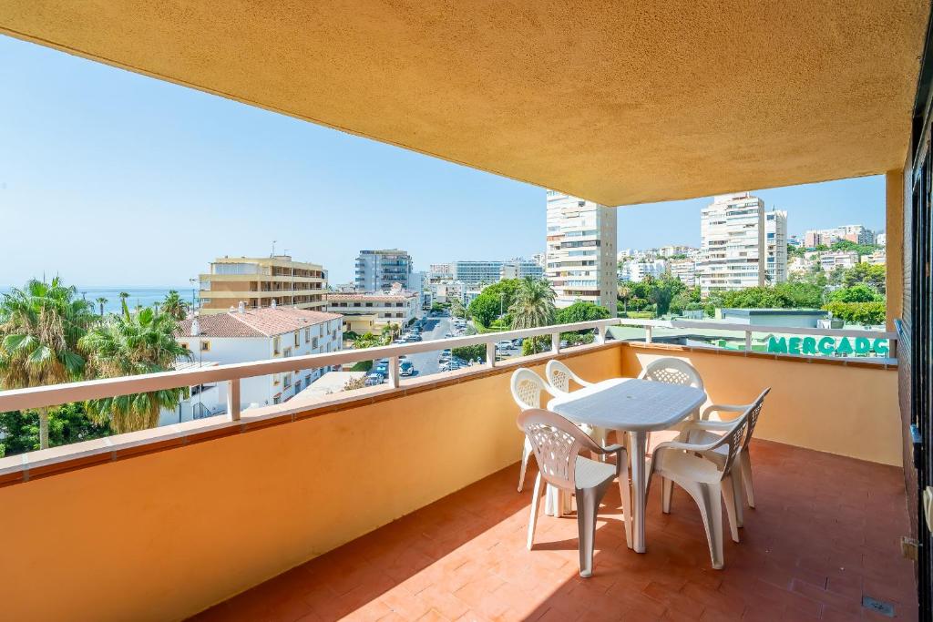 Cubo's Playamar Beach Apartment - 3
