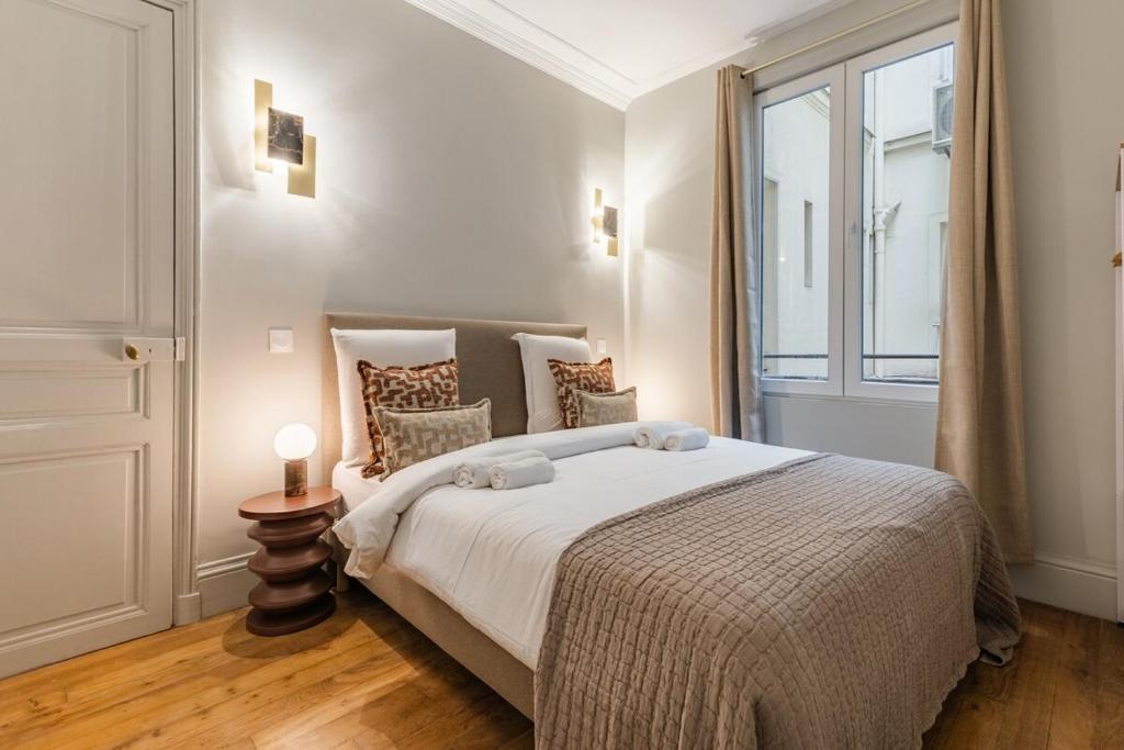 Elegant 3-Bedroom Apartment in the Heart of Historic Paris - 3