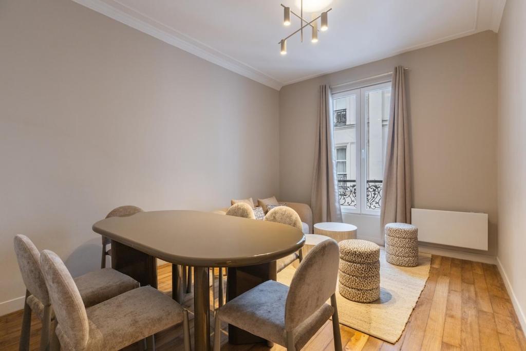 Elegant 3-Bedroom Apartment in the Heart of Historic Paris - 5