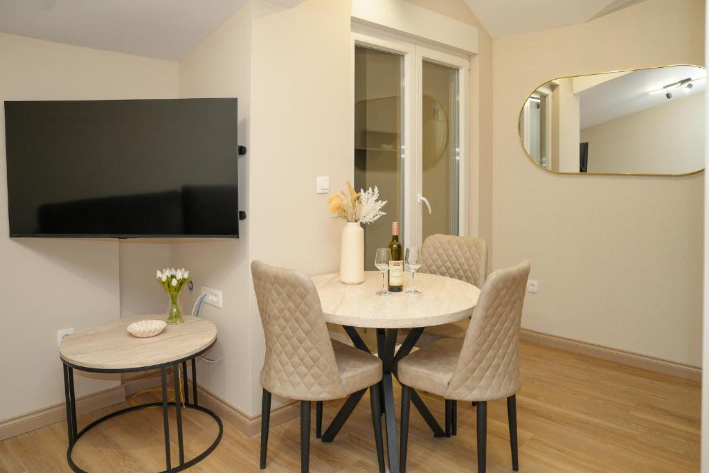 Comfort Stay Apartment - 1
