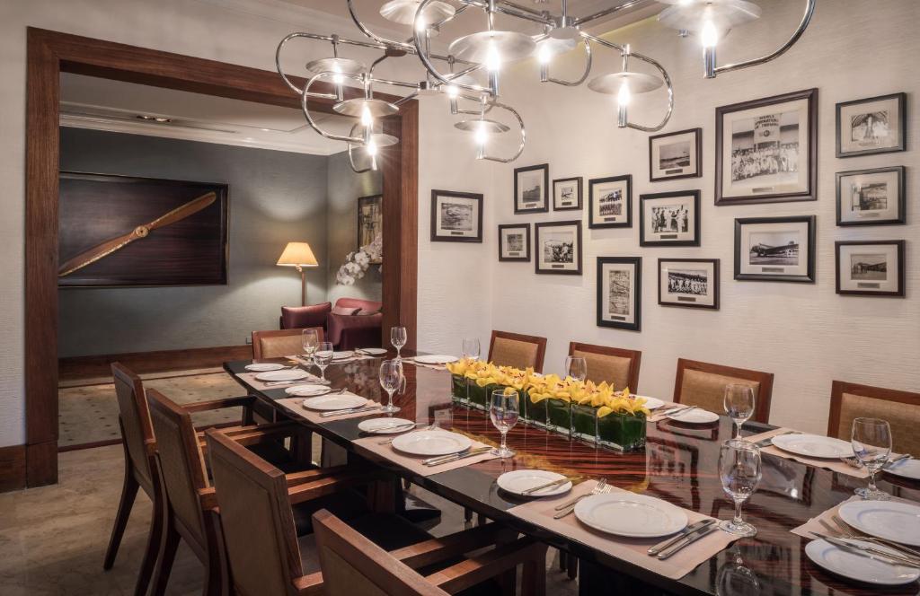 Restaurant, The Peninsula Manila in Manila