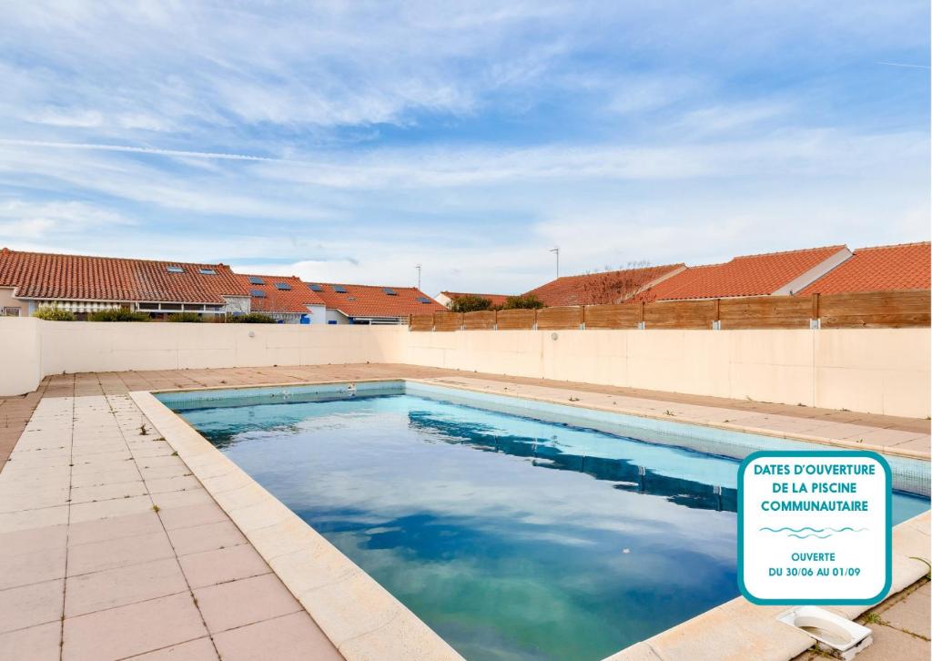 Maison moderne et piscine commune - 5