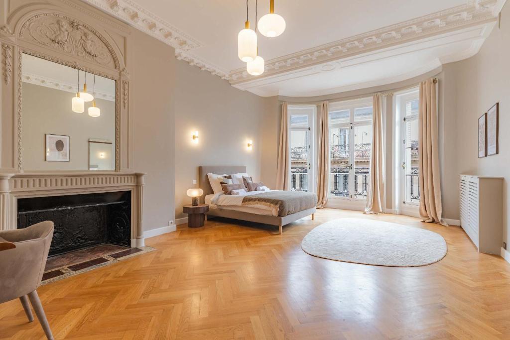 Elegant and Spacious 4-Bedroom Apartment in Paris 16th - 2