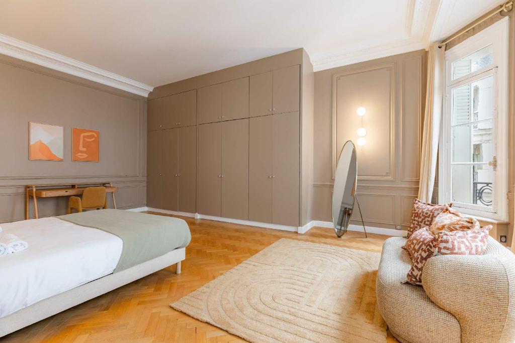 Elegant and Spacious 4-Bedroom Apartment in Paris 16th - 5