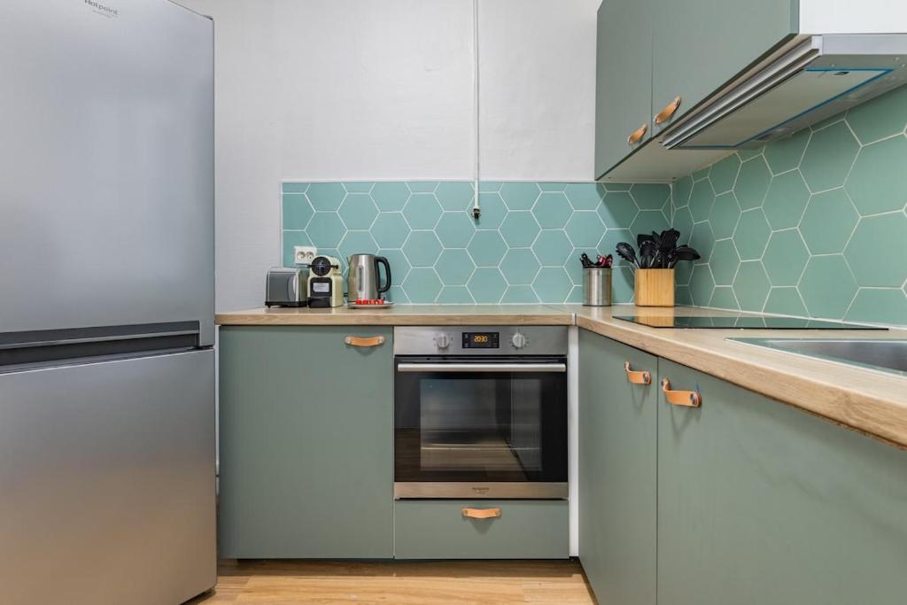 Chic & Centra 2 Bedrooms in the Heart of Le Marais - 3