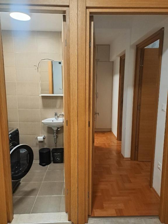 Forest View Modern 2BR Apartman Budva - 4
