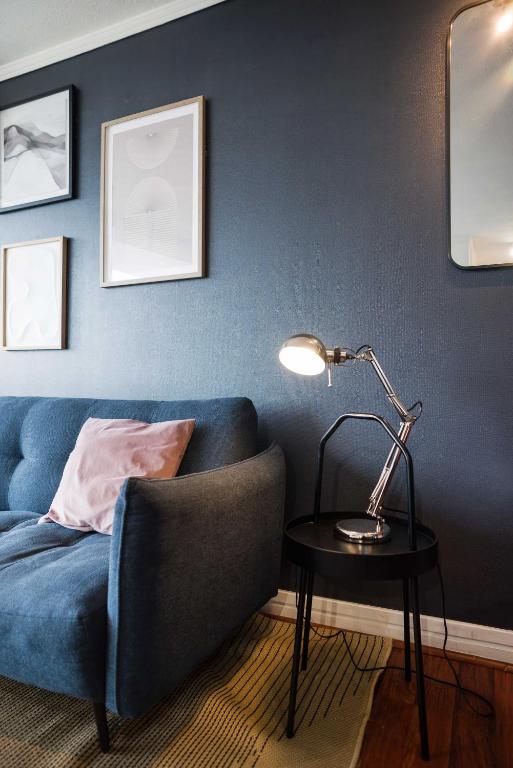 Stylish 2BR City Flat Modern Design and Comfort - 5