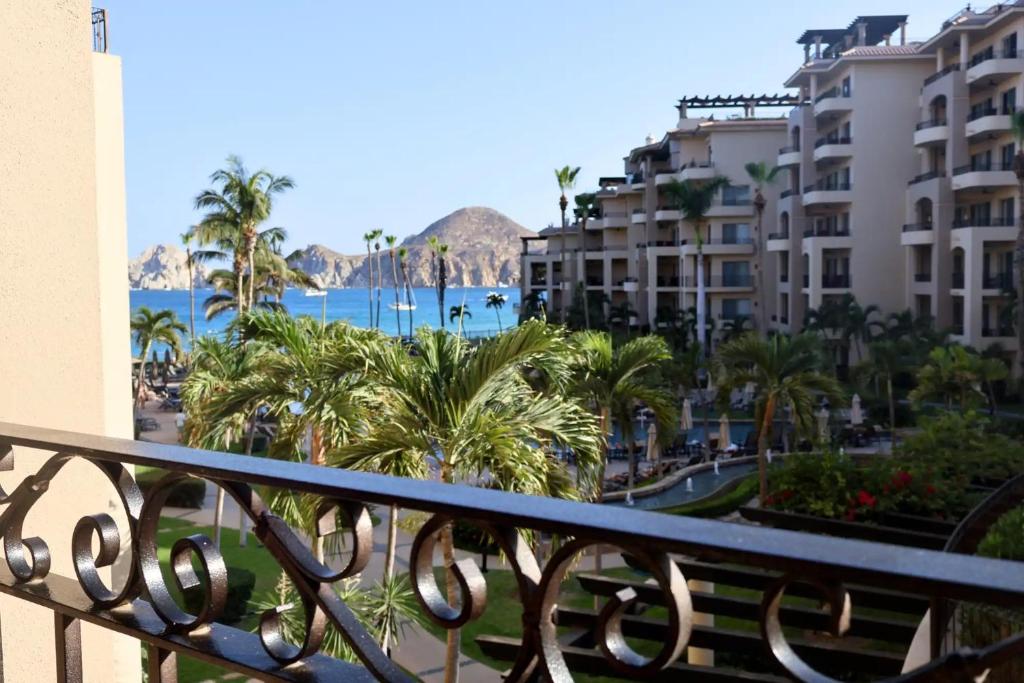 Gorgeous Villa in Cabo with Ocean and Lands End View, private swimmable beach, Pools, sleeps 8 - 5