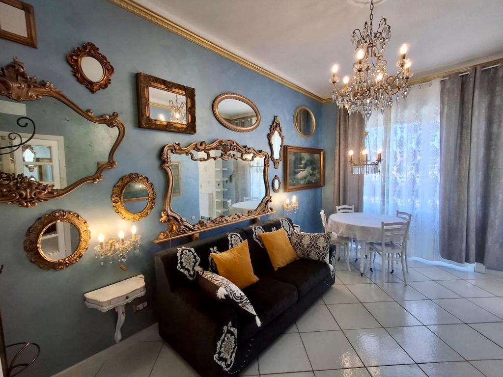 Roma Velvet Home - 1