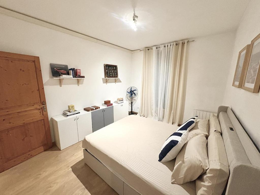 2 Bed Apartment with Parking - 1 Min from Monaco - 2