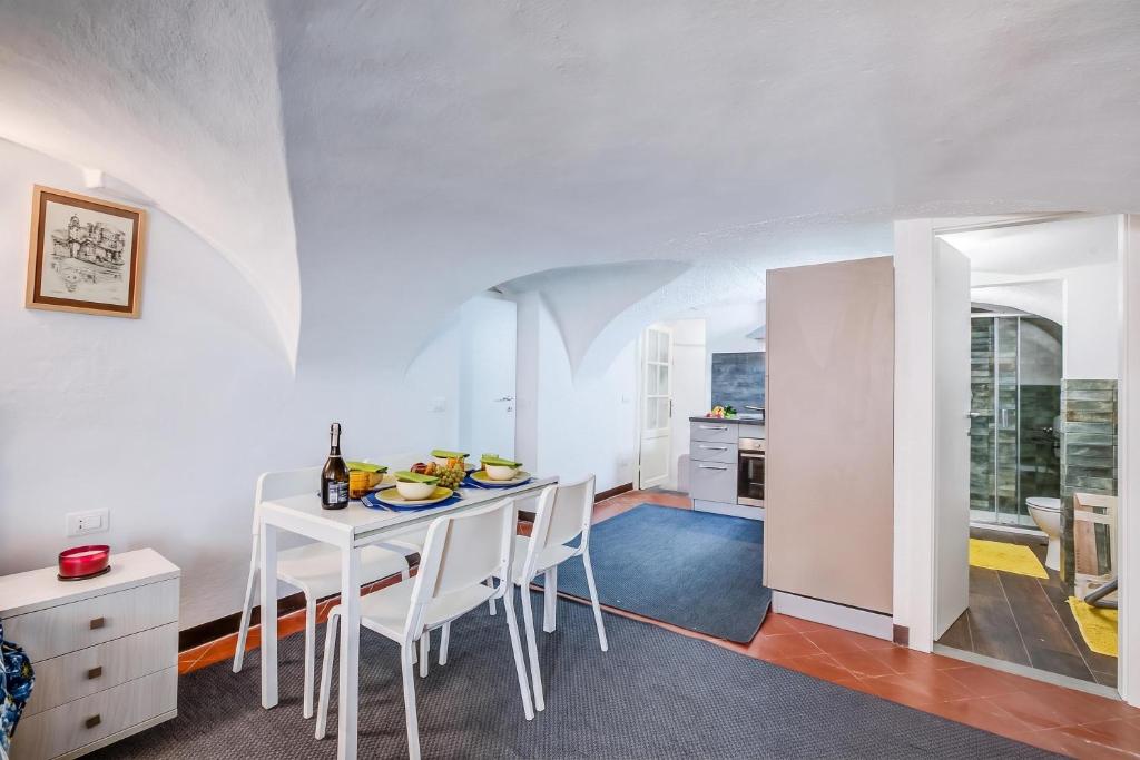Casa Vacanze Maimone 3 Central Sanremo Old Town - Happy Rentals - 2
