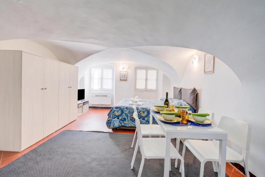 Casa Vacanze Maimone 3 Central Sanremo Old Town - Happy Rentals - 4