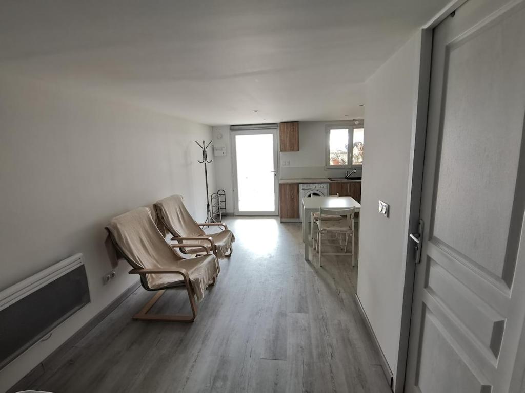 Studio rez-de-chaussée de maison - 2