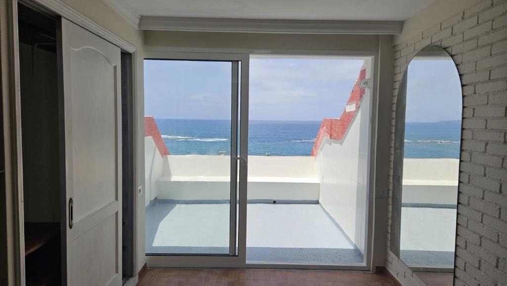 Playa Las Canteras 68 - Beach Front Studio - 2