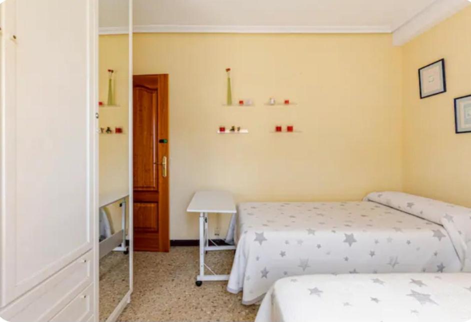 Alquilo habitación doble con aire acondicionado, nevera y baño privado, con Anfitriona en la vivienda - 5