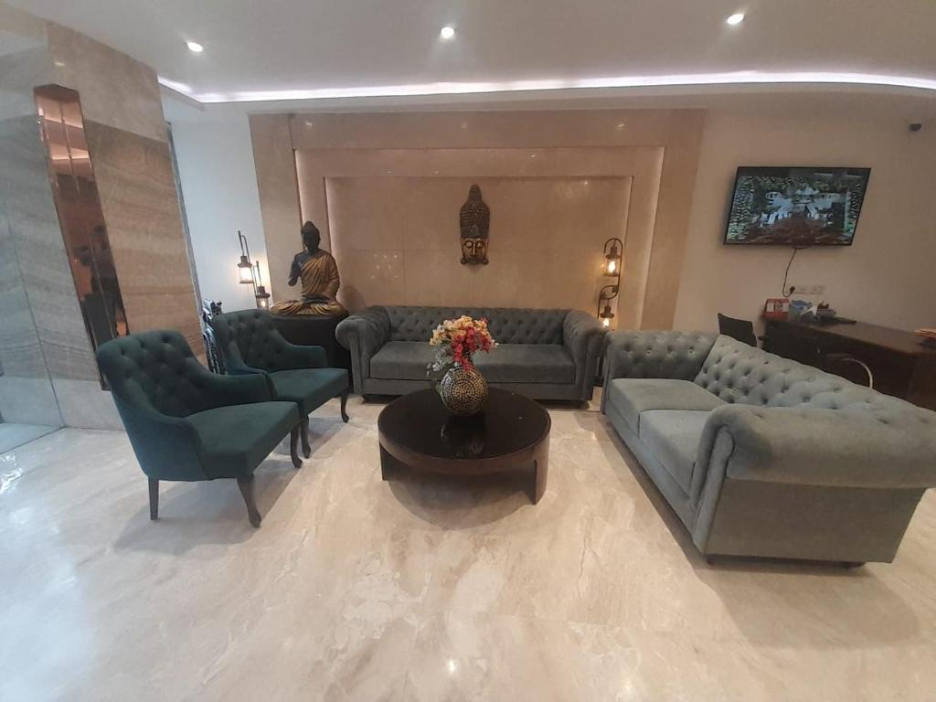 Lobby, Hotel Golden Orchid in Lucknow