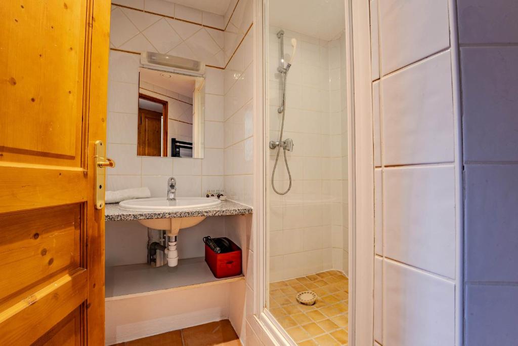 Alpine Stay w Private Ski Views - 5