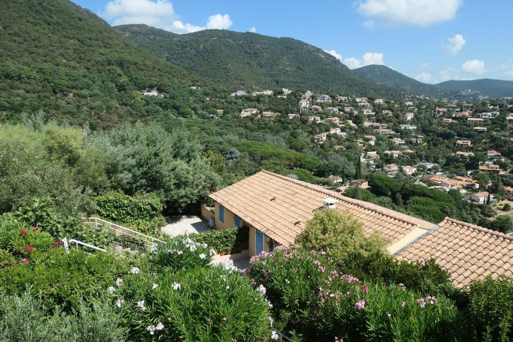 Unptitparadis, piscine, jardin, vue panoramique mer, tout confort, calme - 2
