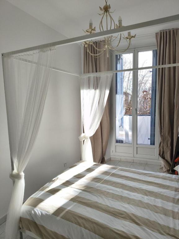 Omnia Charming 2 bed and AirCon in historic Frejus - 5