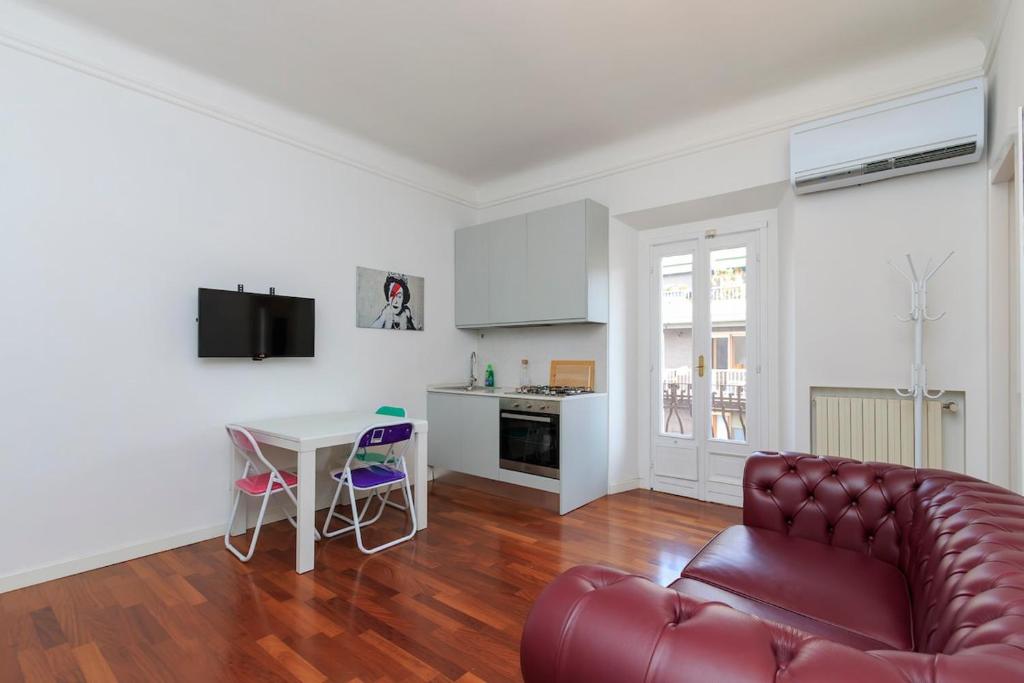 Xenia Milano - 2 room apt in Via Perugino 16 - 5