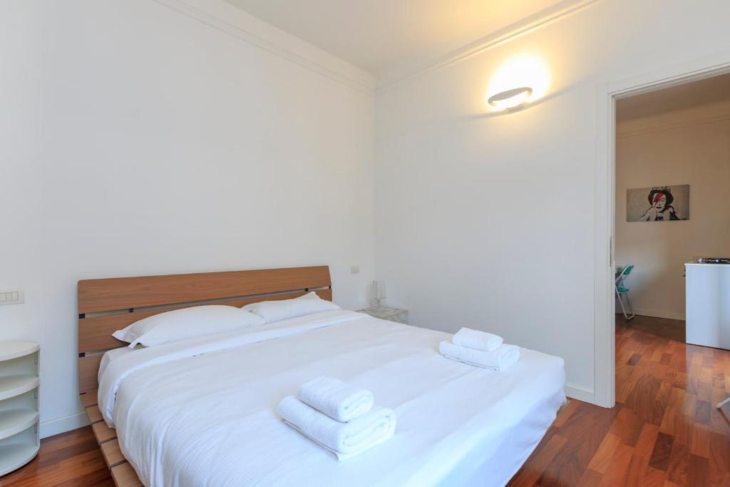 Xenia Milano - 2 room apt in Via Perugino 16 - 2