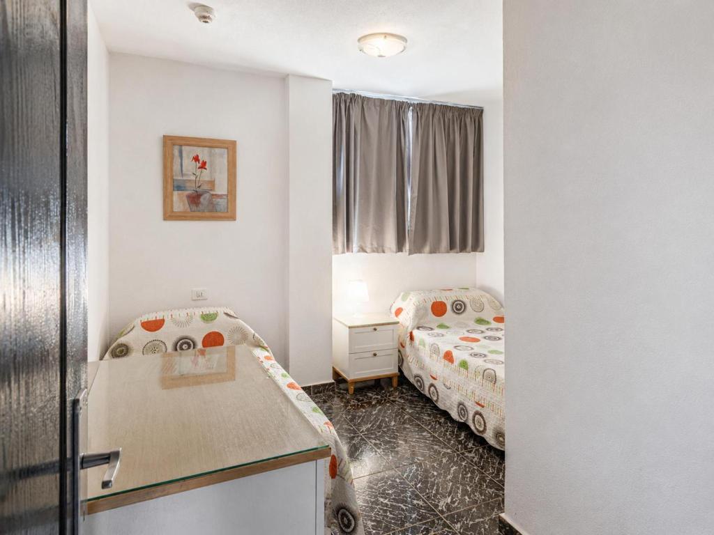 Arona 2-Bed Apt Sleeps 5 with Pool & Parking - 3